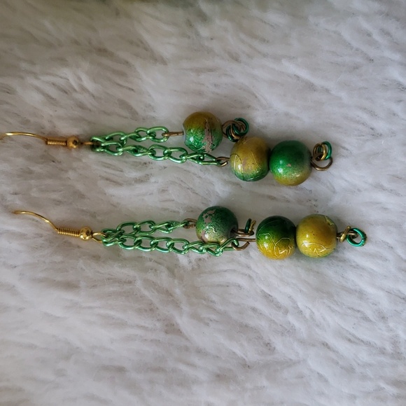 Handmade green/yellow wire wrap bracelet and earrings set - Picture 4 of 4